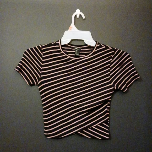 FOREVER 21 PINK AND BLACK SMALL TEE SHIRT - Picture 1 of 3